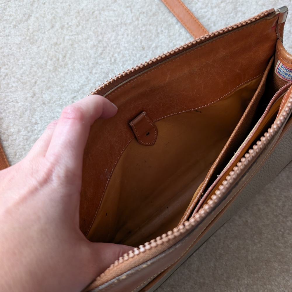 Vintage Dooney and Bourke Purse - Picture 9 of 14